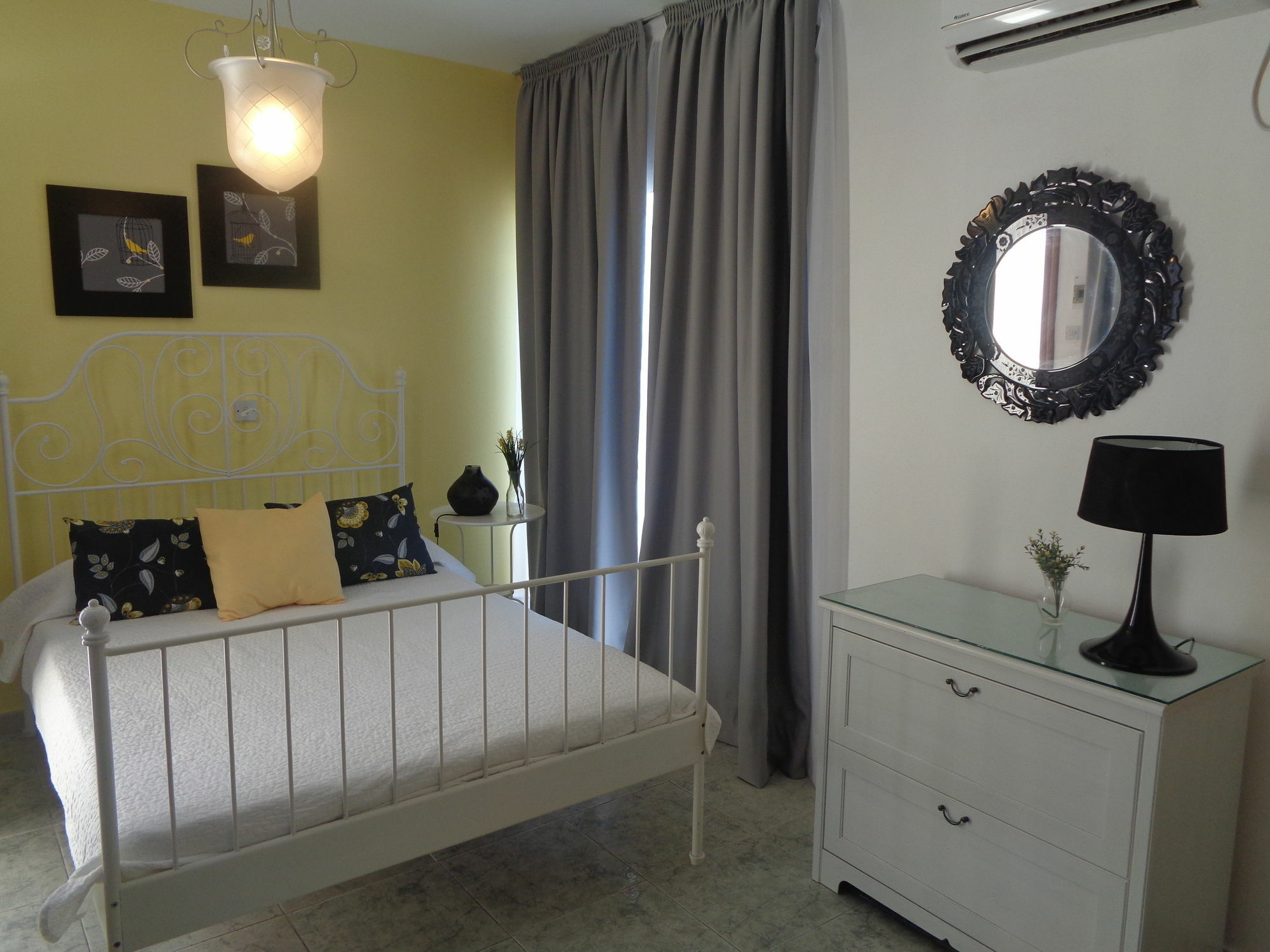 Irenes Tourist Apartments Лимасол Экстерьер фото